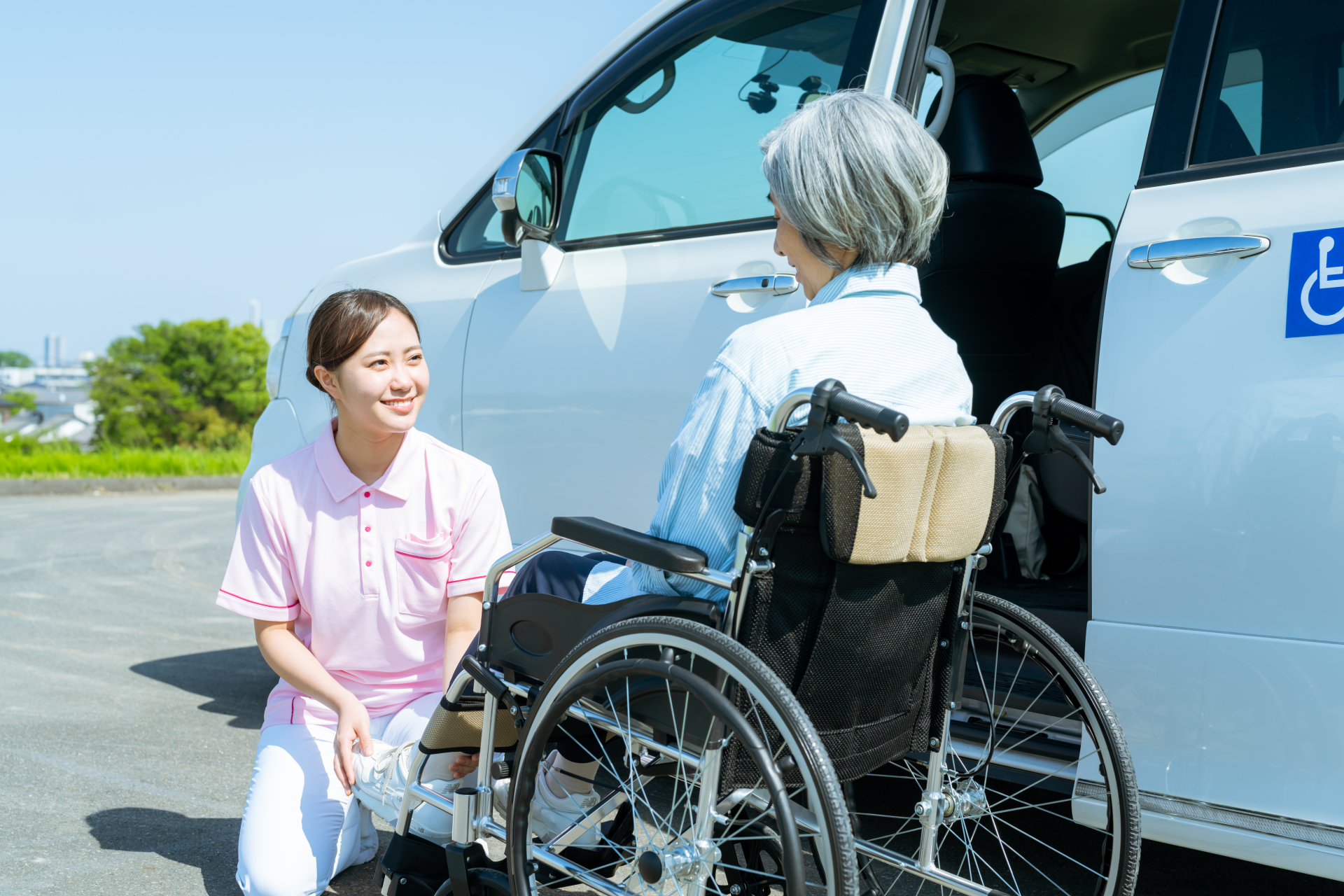 荒川区で働く魅力！残業なしのシフト制ヘルパーとして、高齢者を笑顔にするお手伝いをしませんか？